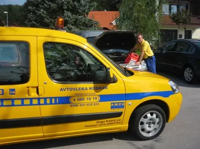 Fotografija iz galerije: Pomoč na cesti